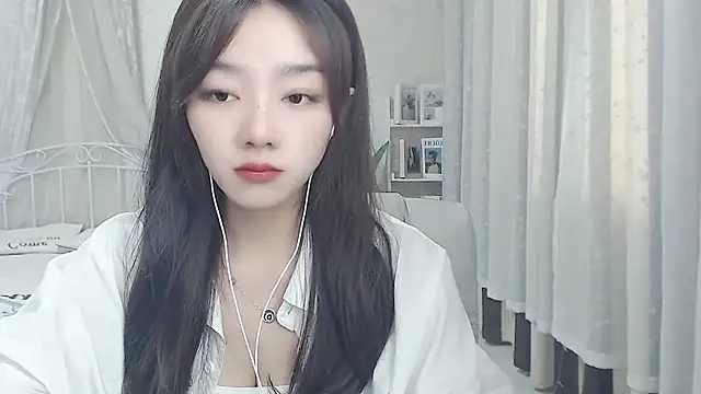 Snapshot of Jenny-Z chatting on 7, 5, 2026 Jenny-Z online show from 7, 5, 2026