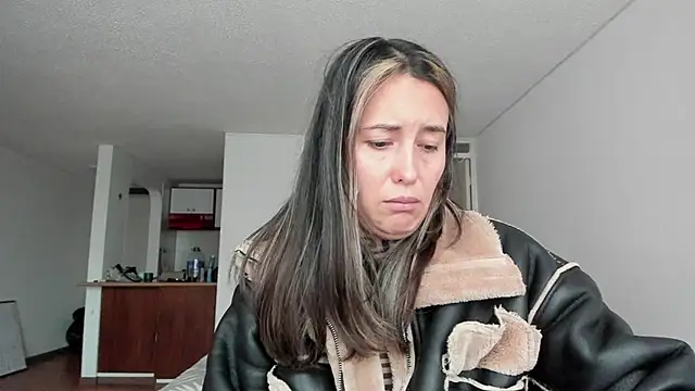 zoe jeane beker online show from 4, 3, 2026