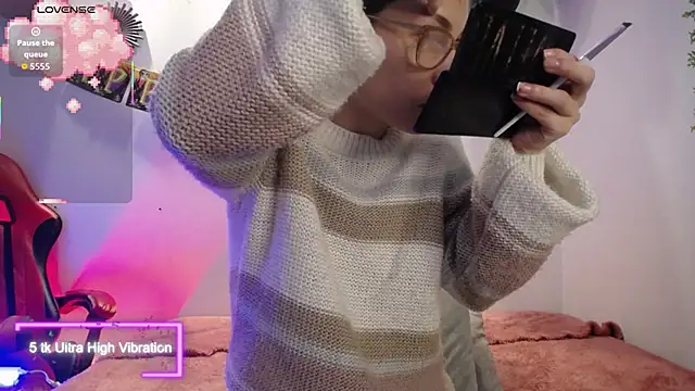 Snapshot of Katy_Van chatting on 25, 10, 2025 Katy Van online show from 25, 10, 2025