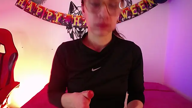 Snapshot of Katy_Van chatting on 1, 11, 2025 Katy Van online show from 1, 11, 2025