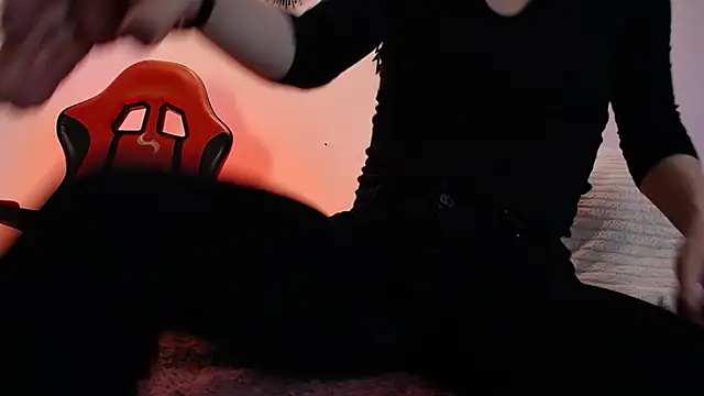 Snapshot of Katy_Van chatting on 13, 11, 2025 Katy Van online show from 13, 11, 2025