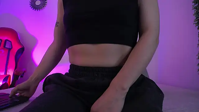 Snapshot of Katy_Van chatting on 3, 12, 2025 Katy Van online show from 3, 12, 2025