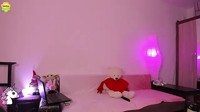 EvaUniporn online show from 24, 6, 2026