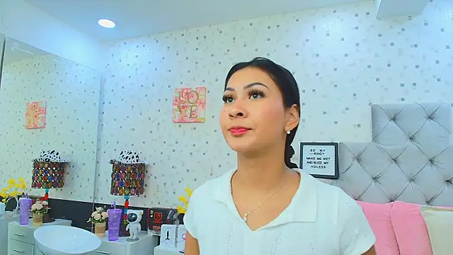 Snapshot of JulietaReyess chatting on 10, 9, 2025 JulietaReyess online show from 10, 9, 2025