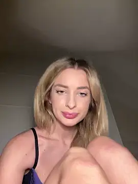 EvieEvans online show from 1, 1, 2025