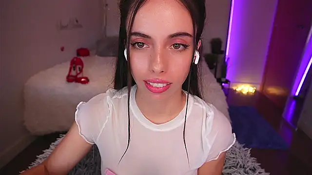 Snapshot of Dayna_Nebula chatting on 5, 10, 2025 Dayna Nebula online show from 5, 10, 2025