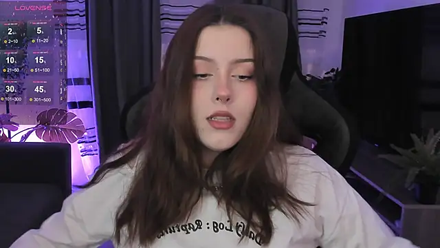 CoralineKeyns online show from 25, 2, 2025