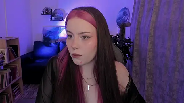 Snapshot of CoralineKeyns chatting on 7, 7, 2026 CoralineKeyns online show from 7, 7, 2026