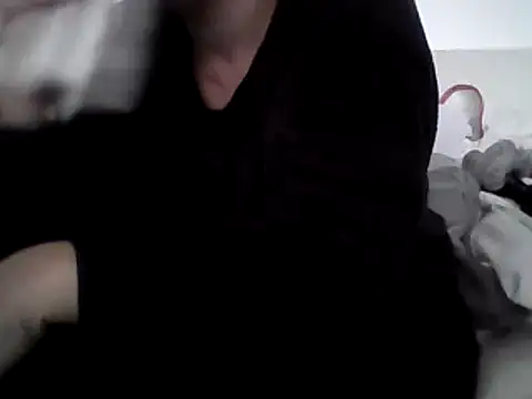 Snapshot of DragoneSFR chatting on 3, 2, 2025 DragoneSFR online show from 3, 2, 2025