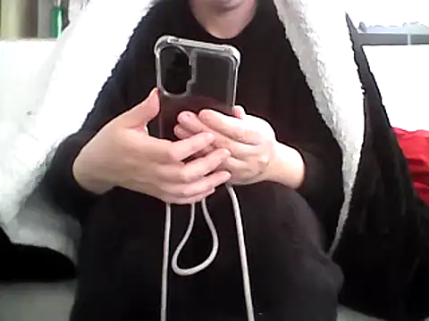 Snapshot of DragoneSFR chatting on 1, 3, 2025 DragoneSFR online show from 1, 3, 2025