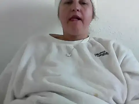 Snapshot of DragoneSFR chatting on 4, 3, 2025 DragoneSFR online show from 4, 3, 2025