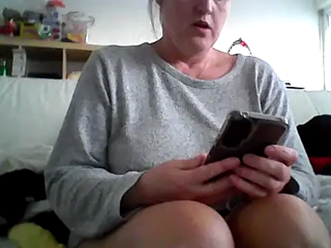 Snapshot of DragoneSFR chatting on 4, 3, 2025 DragoneSFR online show from 4, 3, 2025