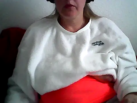 Snapshot of DragoneSFR chatting on 10, 3, 2025 DragoneSFR online show from 10, 3, 2025