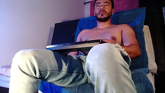 Tommhot online show from 12, 11, 2025