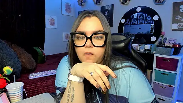 Snapshot of Luise_Meyrink chatting on 4, 2, 2026 Luise Meyrink online show from 4, 2, 2026