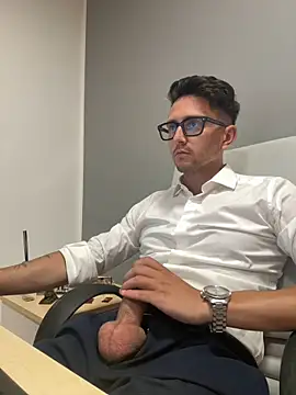 Snapshot of masterboss_ chatting on 15, 9, 2025 masterboss  online show from 15, 9, 2025