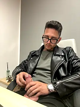 Snapshot of masterboss_ chatting on 2, 11, 2025 masterboss  online show from 2, 11, 2025