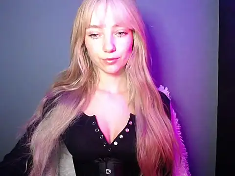 LuciaYoung online show from 13, 11, 2025