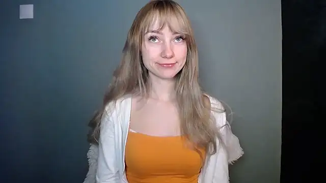 LuciaYoung online show from 12, 1, 2026