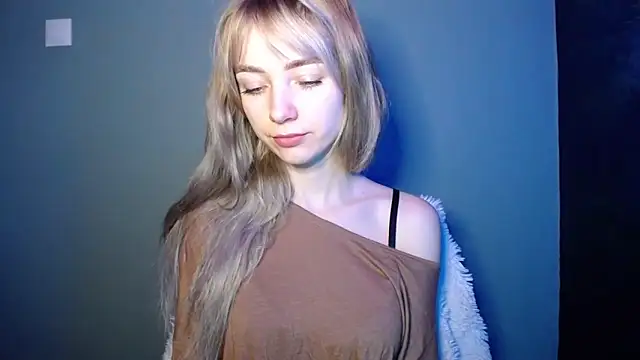 LuciaYoung online show from 4, 2, 2026