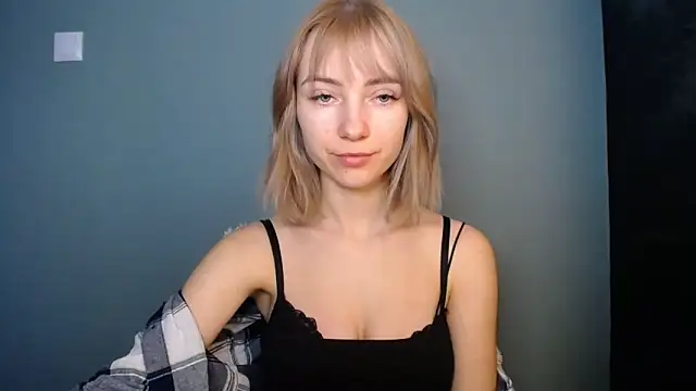 LuciaYoung online show from 15, 2, 2026