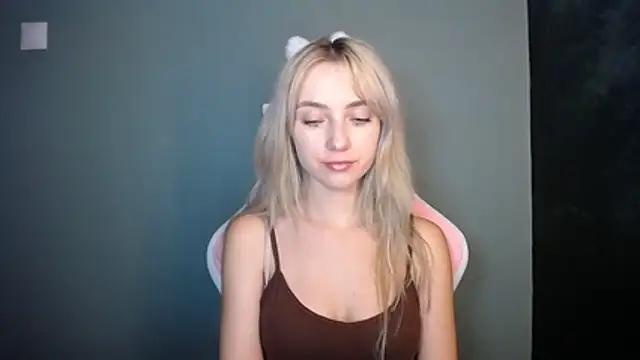 LuciaYoung online show from 21, 6, 2026