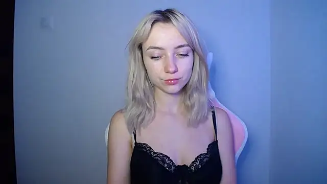 LuciaYoung online show from 12, 7, 2026