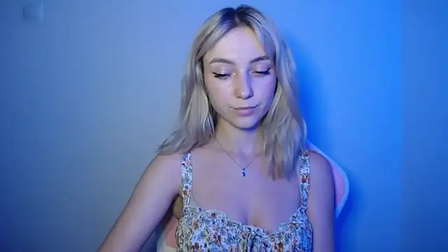 LuciaYoung online show from 16, 7, 2026