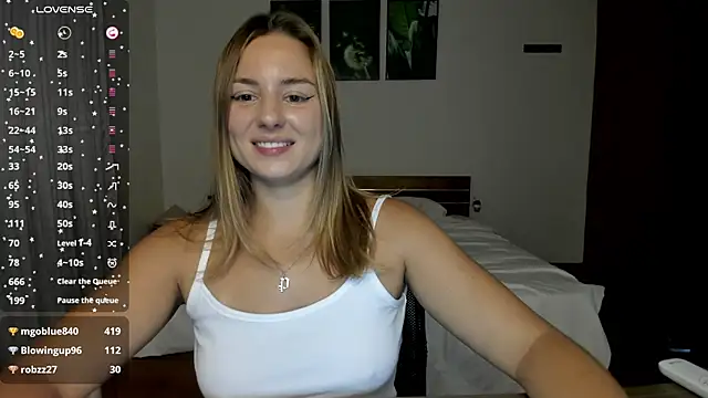 ThreeshaWhite online show from 22, 6, 2026