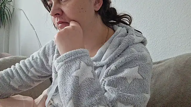 Cyndee Winter online show from 4, 10, 2025