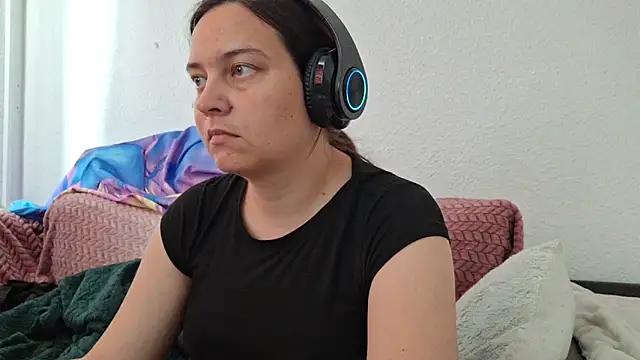 Cyndee Winter online show from 9, 6, 2026