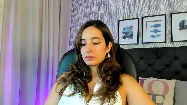 emma  smith1 online show from 13, 2, 2025