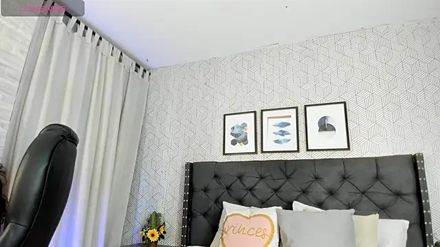 emma  smith1 online show from 19, 2, 2025