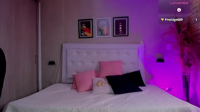 emma  smith1 online show from 4, 3, 2026