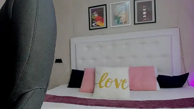 emma  smith1 online show from 10, 3, 2026