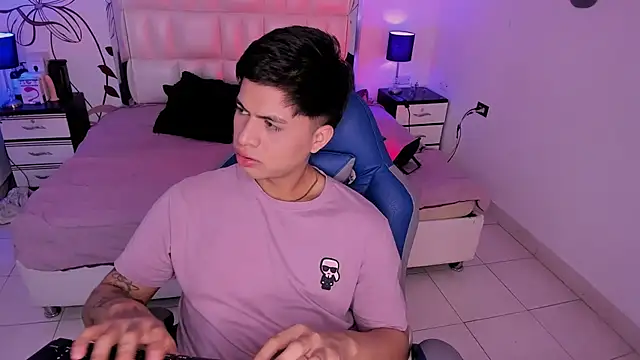 Snapshot of Niicky1_ chatting on 20, 12, 2024 Niicky1  online show from 20, 12, 2024