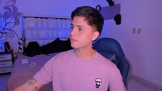 Snapshot of Niicky1_ chatting on 2, 1, 2025 Niicky1  online show from 2, 1, 2025