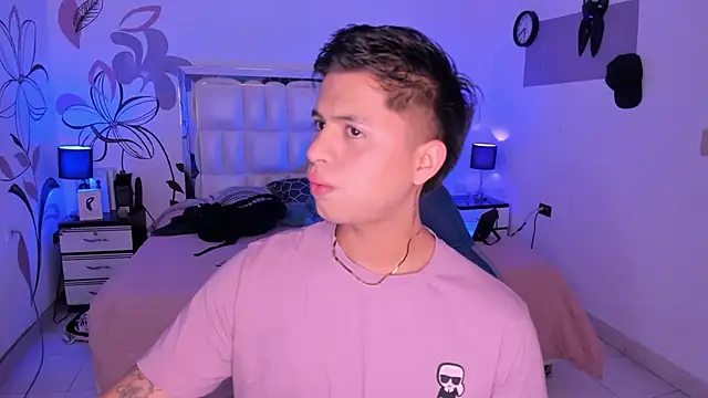 Snapshot of Niicky1_ chatting on 2, 2, 2025 Niicky1  online show from 2, 2, 2025