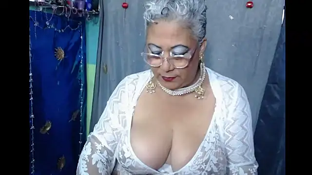 Snapshot of MarilinCarolina chatting on 12, 1, 2025 MarilinCarolina online show from 12, 1, 2025