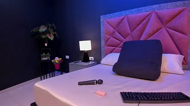 mia milff online show from 27, 3, 2026