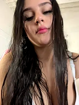 Snapshot of violet-333 chatting on 16, 10, 2025 violet-333 online show from 16, 10, 2025