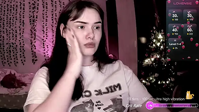 Snapshot of strawberry_elfcat chatting on 19, 12, 2024 strawberry elfcat online show from 19, 12, 2024