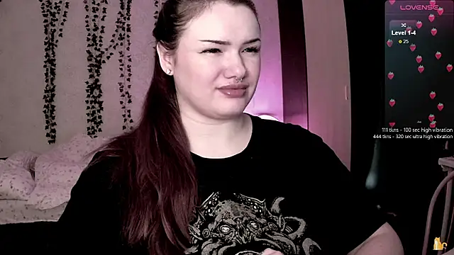 Snapshot of strawberry_elfcat chatting on 28, 10, 2025 strawberry elfcat online show from 28, 10, 2025