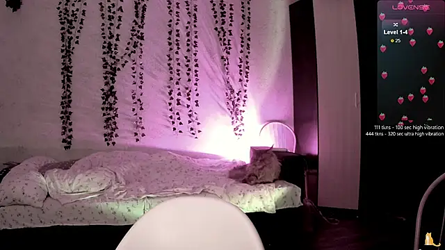 Snapshot of strawberry_elfcat chatting on 29, 10, 2025 strawberry elfcat online show from 29, 10, 2025