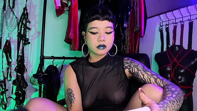 Snapshot of irregular_fetish_ chatting on 20, 9, 2025 irregular fetish online show from 20, 9, 2025