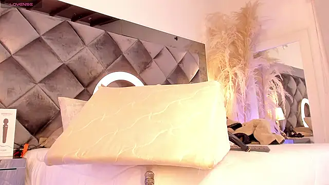 sofhiaa adaams online show from 30, 10, 2025