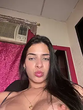 Snapshot of violetta-brown1 chatting on 15, 9, 2025 violetta-brown1 online show from 15, 9, 2025