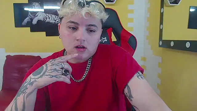 Snapshot of isabeautyx19 chatting on 13, 1, 2025 isabeautyx19 online show from 13, 1, 2025