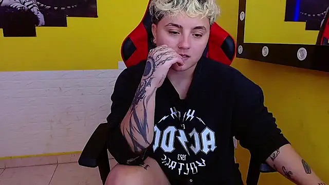 Snapshot of isabeautyx19 chatting on 21, 3, 2025 isabeautyx19 online show from 21, 3, 2025