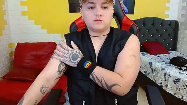 Snapshot of isabeautyx19 chatting on 18, 9, 2025 isabeautyx19 online show from 18, 9, 2025